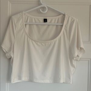 SHEIN White Scoop Neck Short Sleeve Crop Top
